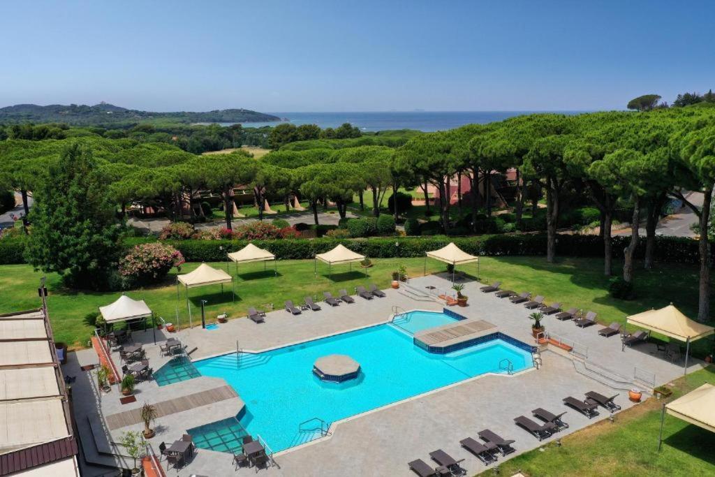 Appartamento 4 Posti Letto N 238 Presso Residence Golf Hotel Punta Ala Exterior foto